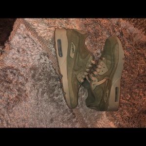 Army green air max 90 💚
